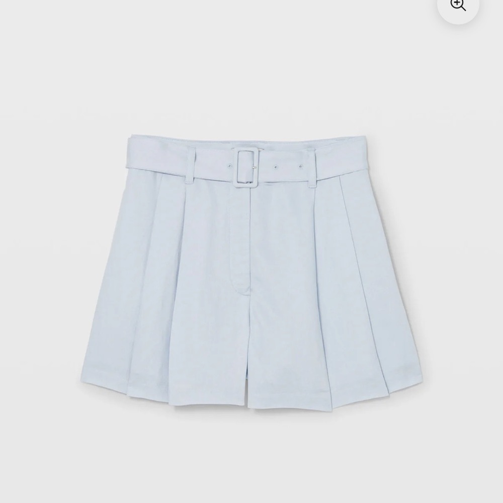 Club Monaco Women's Light Blue Dress Shorts size 6! No buckle in the ones I have
